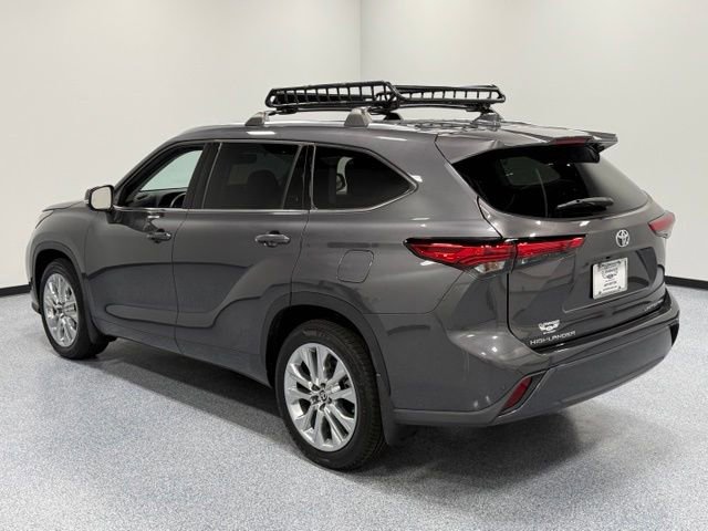 Used 2023 Toyota Highlander Limited AWD/4WD image 9