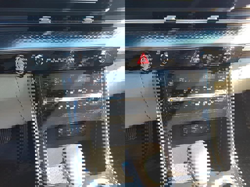 Used 2023 Kia Carnival SX Prestige image 21