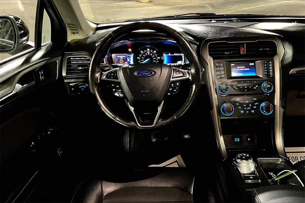 Certified 2017 Ford Fusion SE w/ Equipment Group 601A image 5