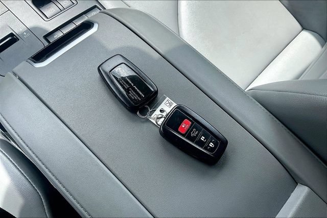 Used 2021 Toyota Highlander XLE FWD image 11