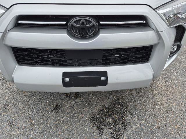 Used 2023 Toyota 4Runner SR5 AWD/4WD image 9