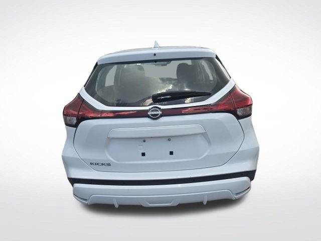 Used 2023 Nissan Kicks S FWD image 4