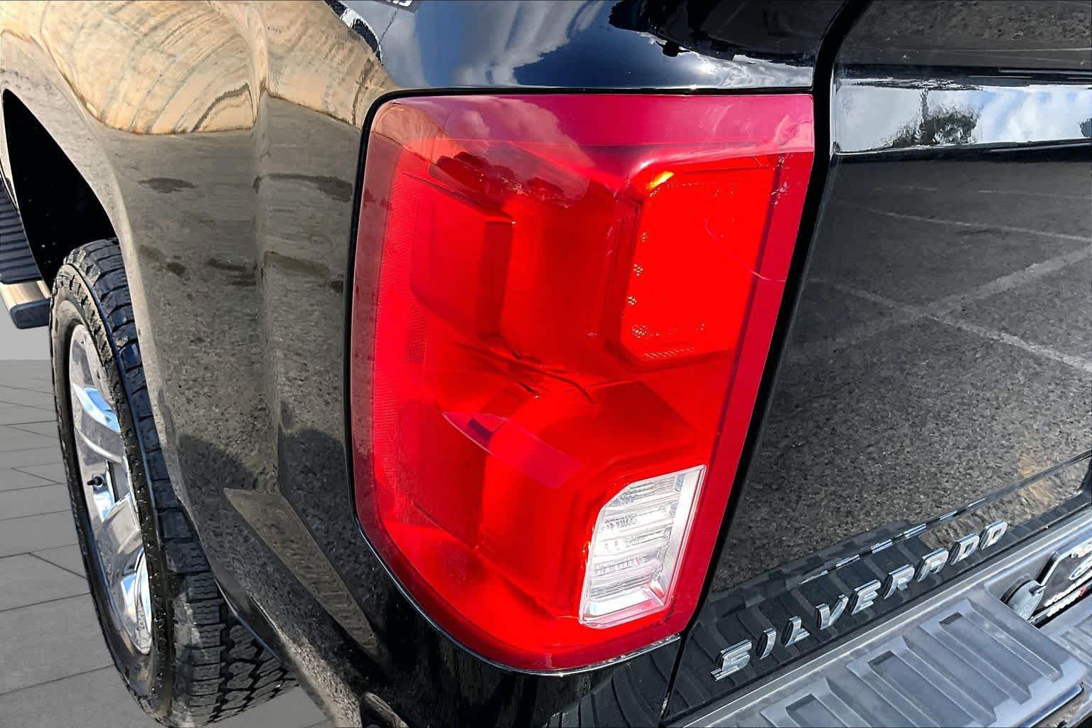 Used 2018 Chevrolet Silverado 1500 LTZ Z71 w/ LTZ Plus Package AWD/4WD image 28