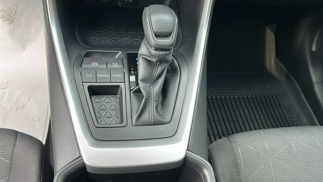 Used 2025 Toyota RAV4 XLE FWD image 22
