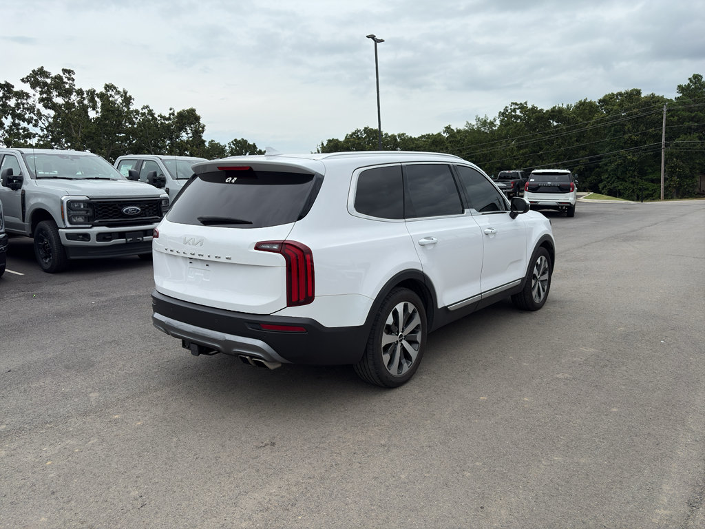 Used 2022 Kia Telluride EX w/ EX Premium Package FWD image 3