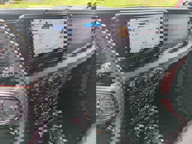 Used 2024 Jeep Wrangler Unlimited Rubicon w/ Technology Group image 20