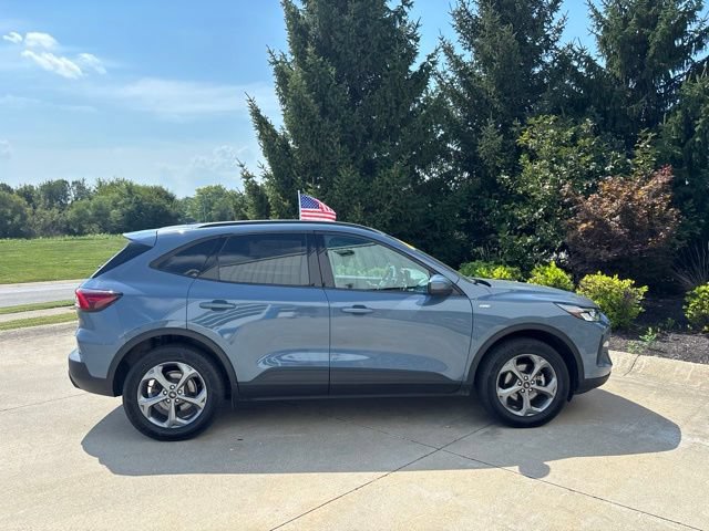 Certified 2025 Ford Escape ST-Line Select AWD/4WD image 6