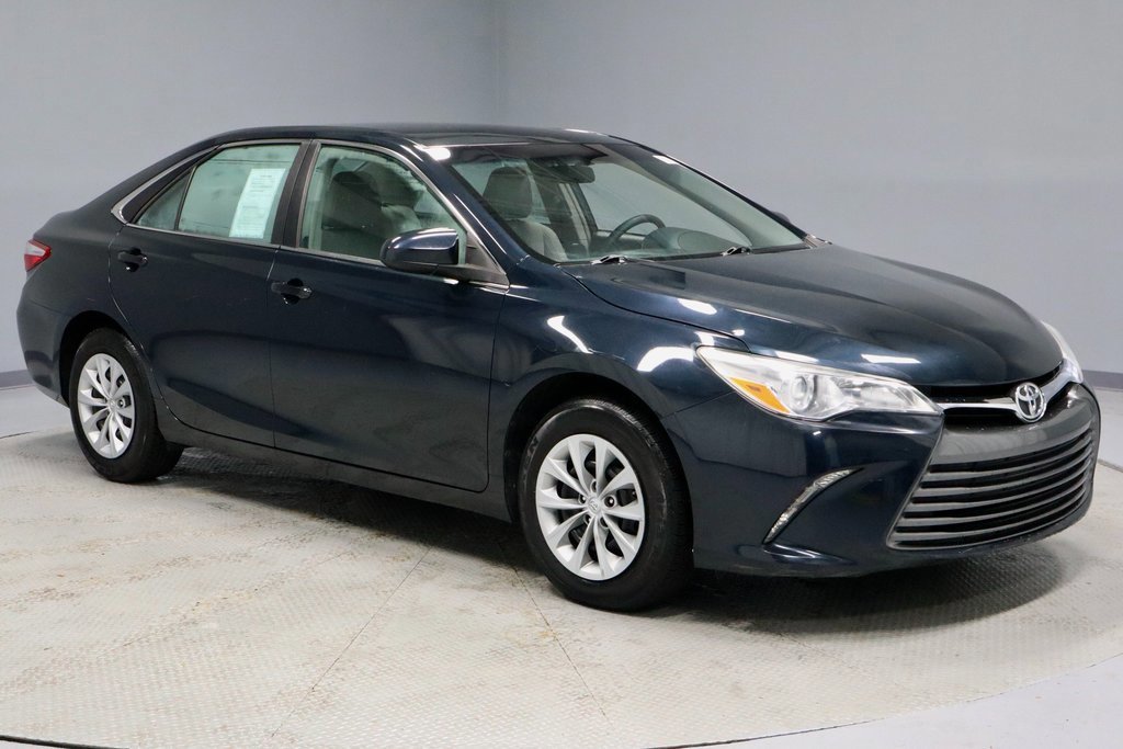 Used 2017 Toyota Camry LE image 7