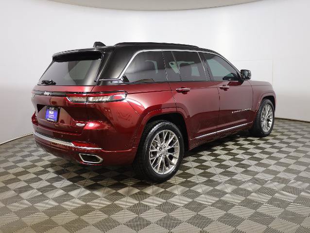Used 2025 Jeep Grand Cherokee Summit AWD/4WD image 5