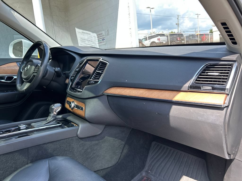 Used 2022 Volvo XC90 T6 Momentum AWD/4WD image 15