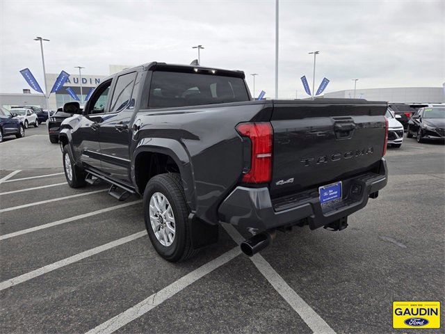 Used 2025 Toyota Tacoma SR5 image 3