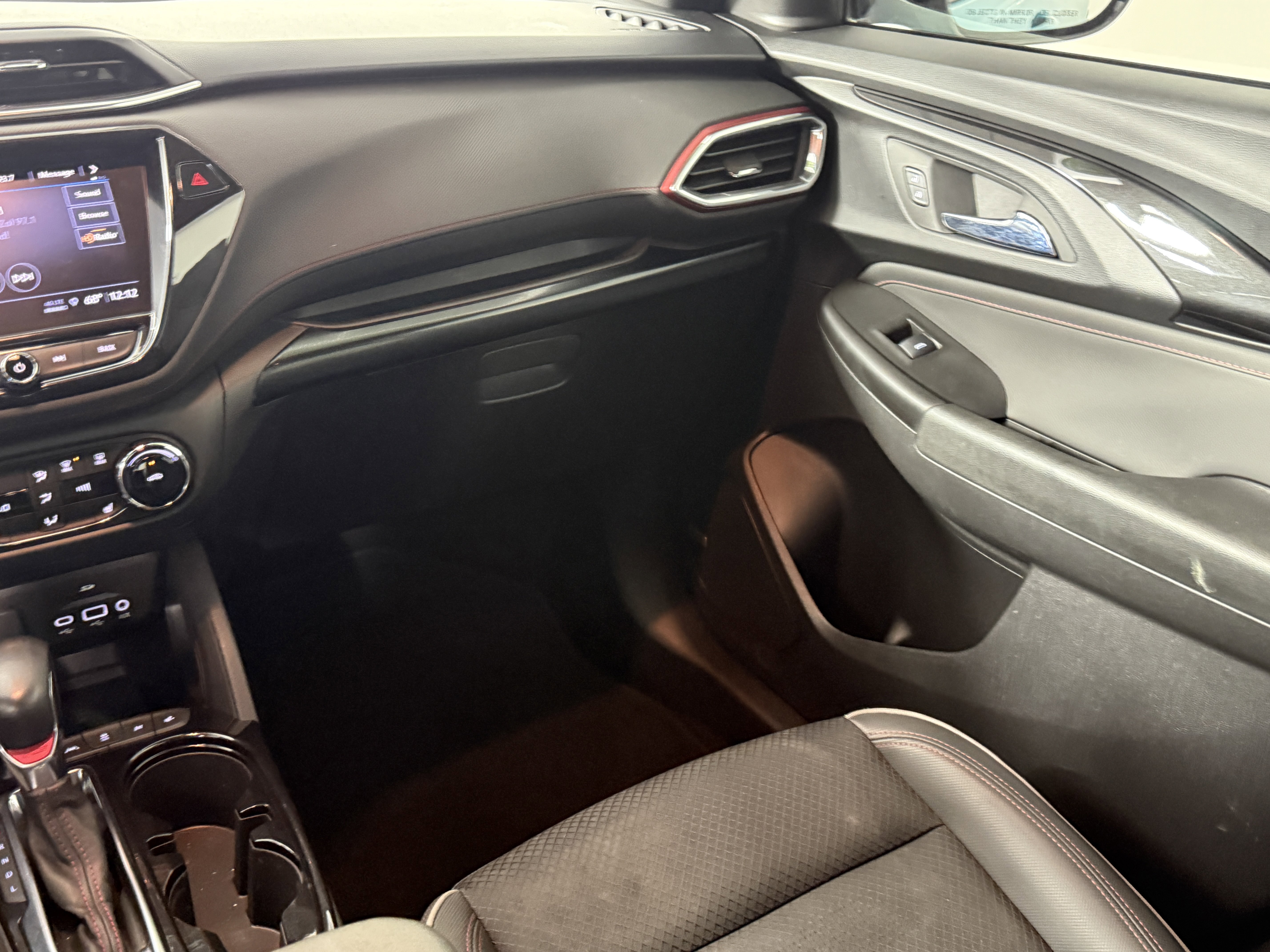 Used 2021 Chevrolet TrailBlazer RS w/ Sun and Liftgate Package image 13