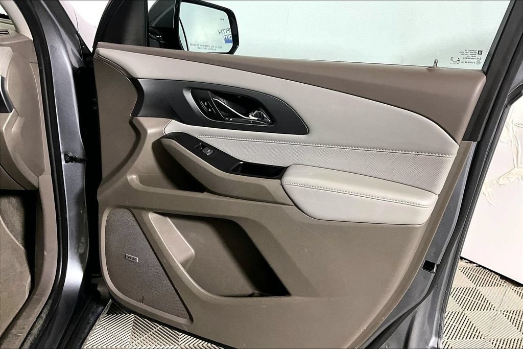 Used 2020 Chevrolet Traverse Premier FWD image 19