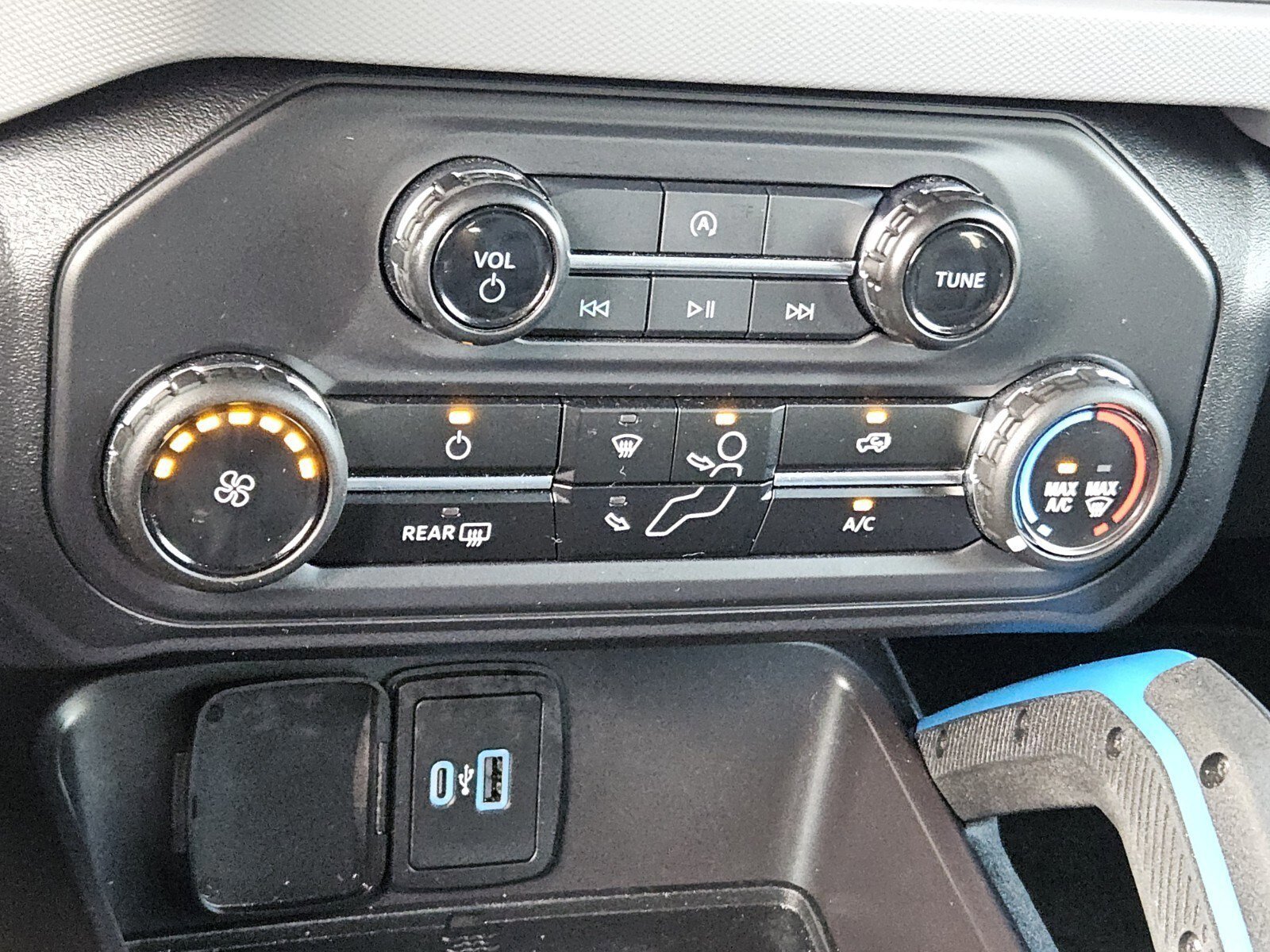 Certified 2024 Ford Bronco Black Diamond image 22