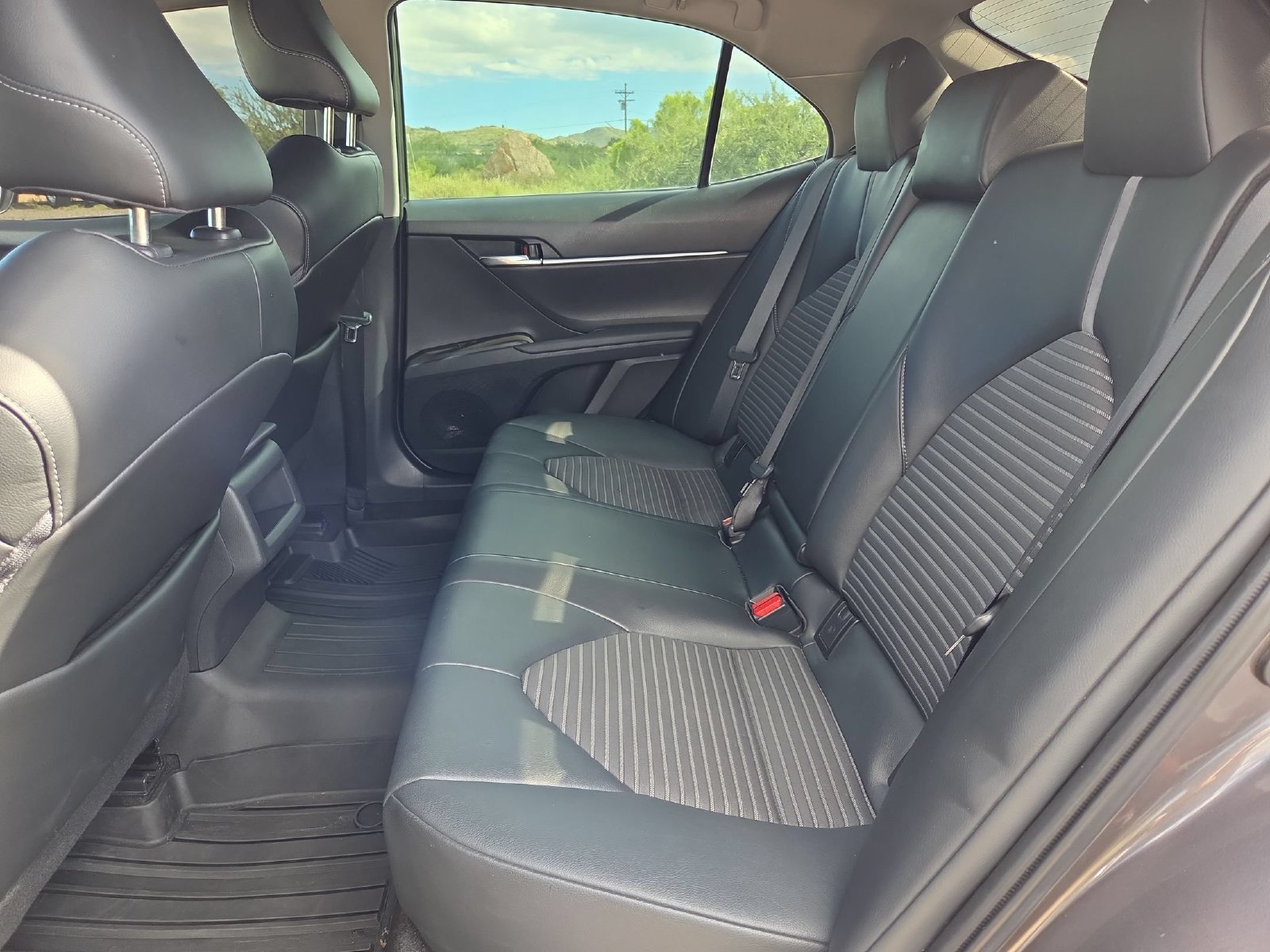 Used 2022 Toyota Camry SE FWD image 22