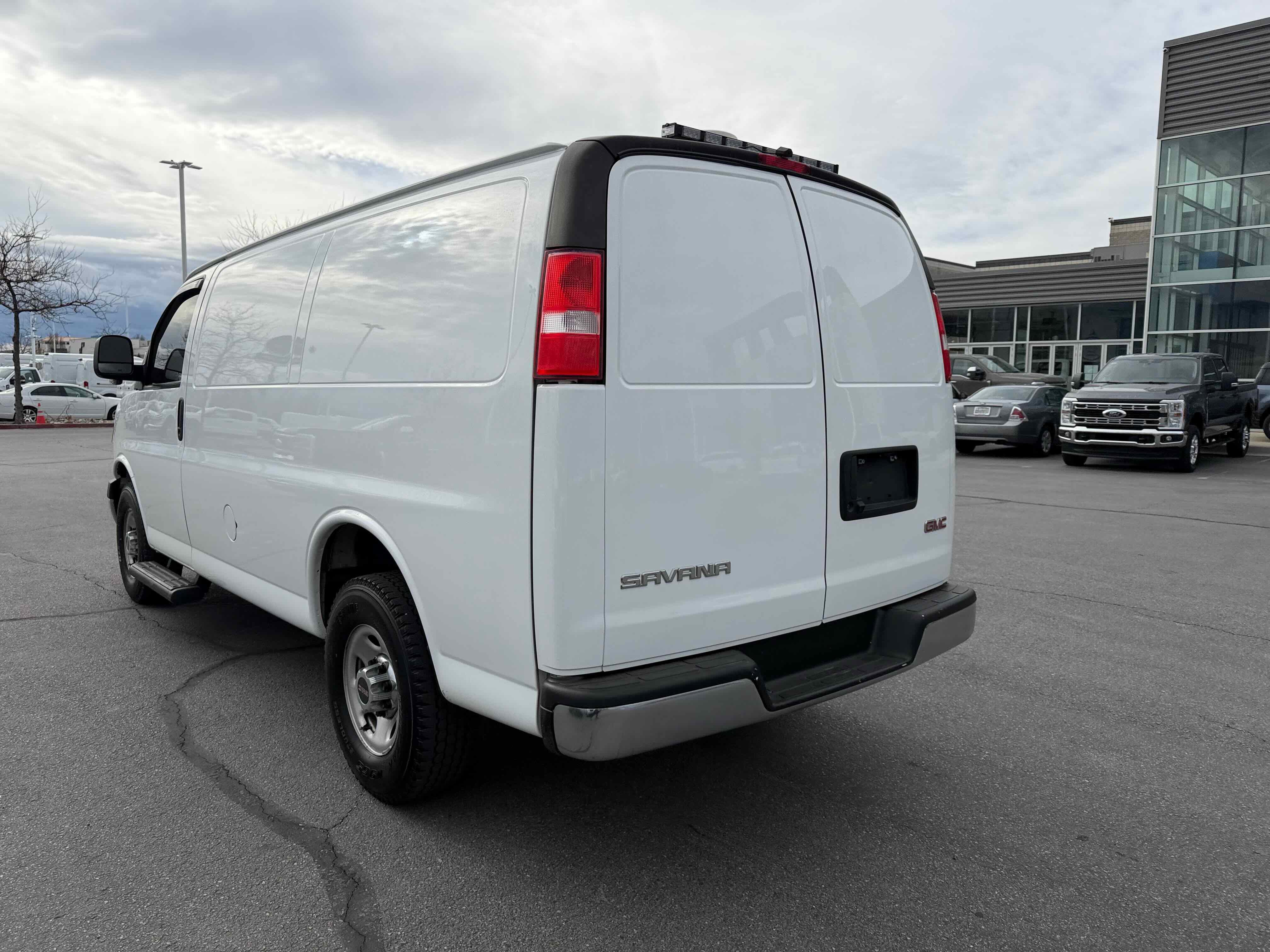 Used 2023 GMC Savana 2500 w/ Driver Convenience Package image 4