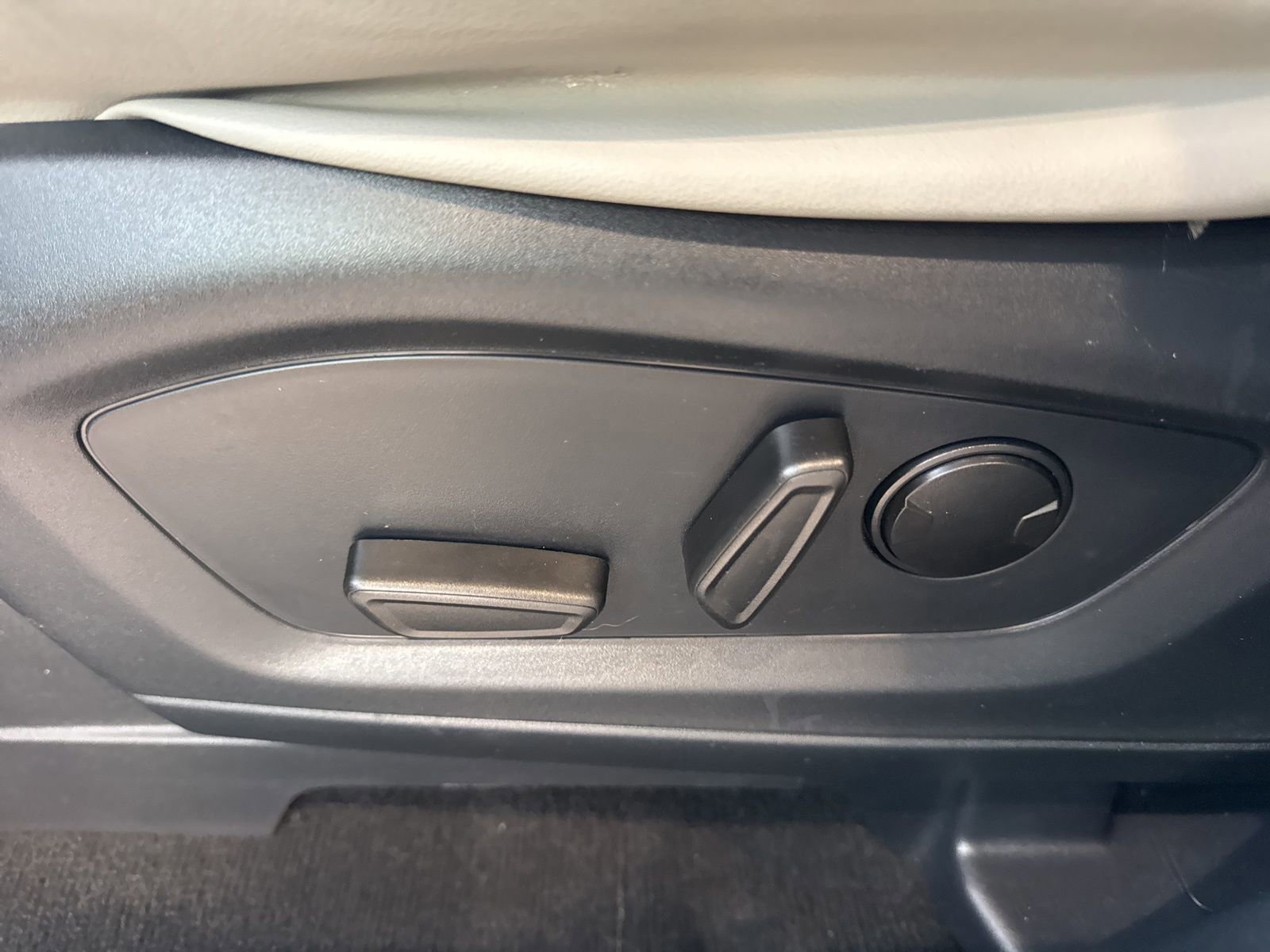 Certified 2025 Ford Explorer Active w/ Active Comfort Package image 26