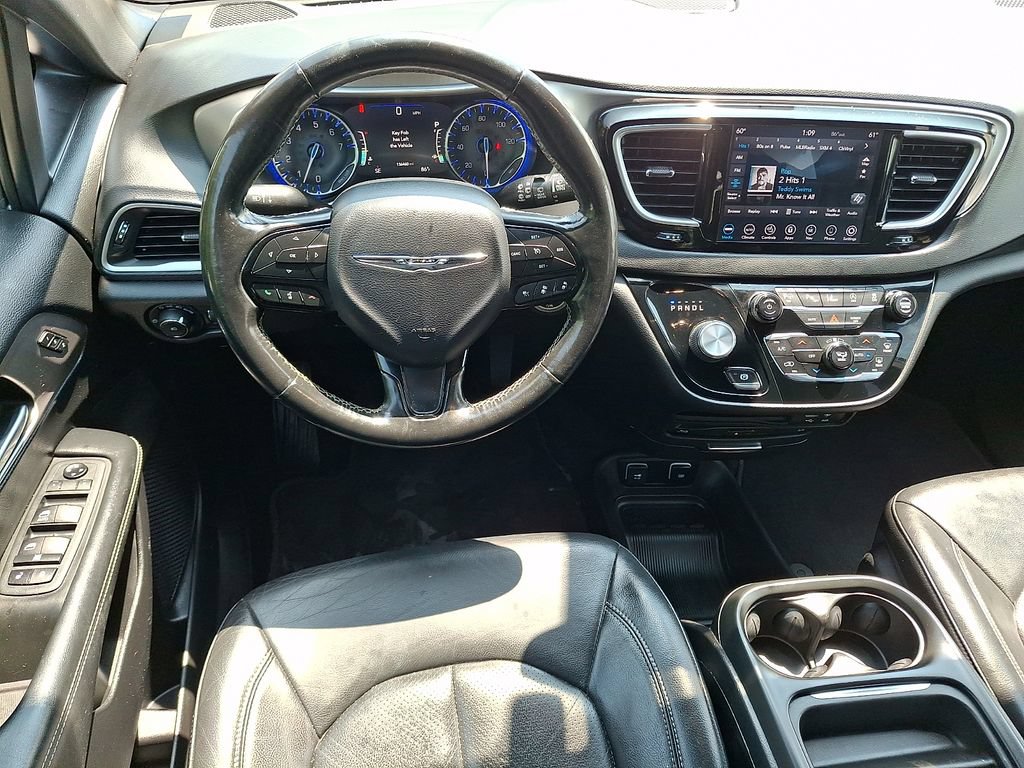 Used 2020 Chrysler Pacifica Touring-L w/ Advanced Safetytec Group AWD/4WD image 2