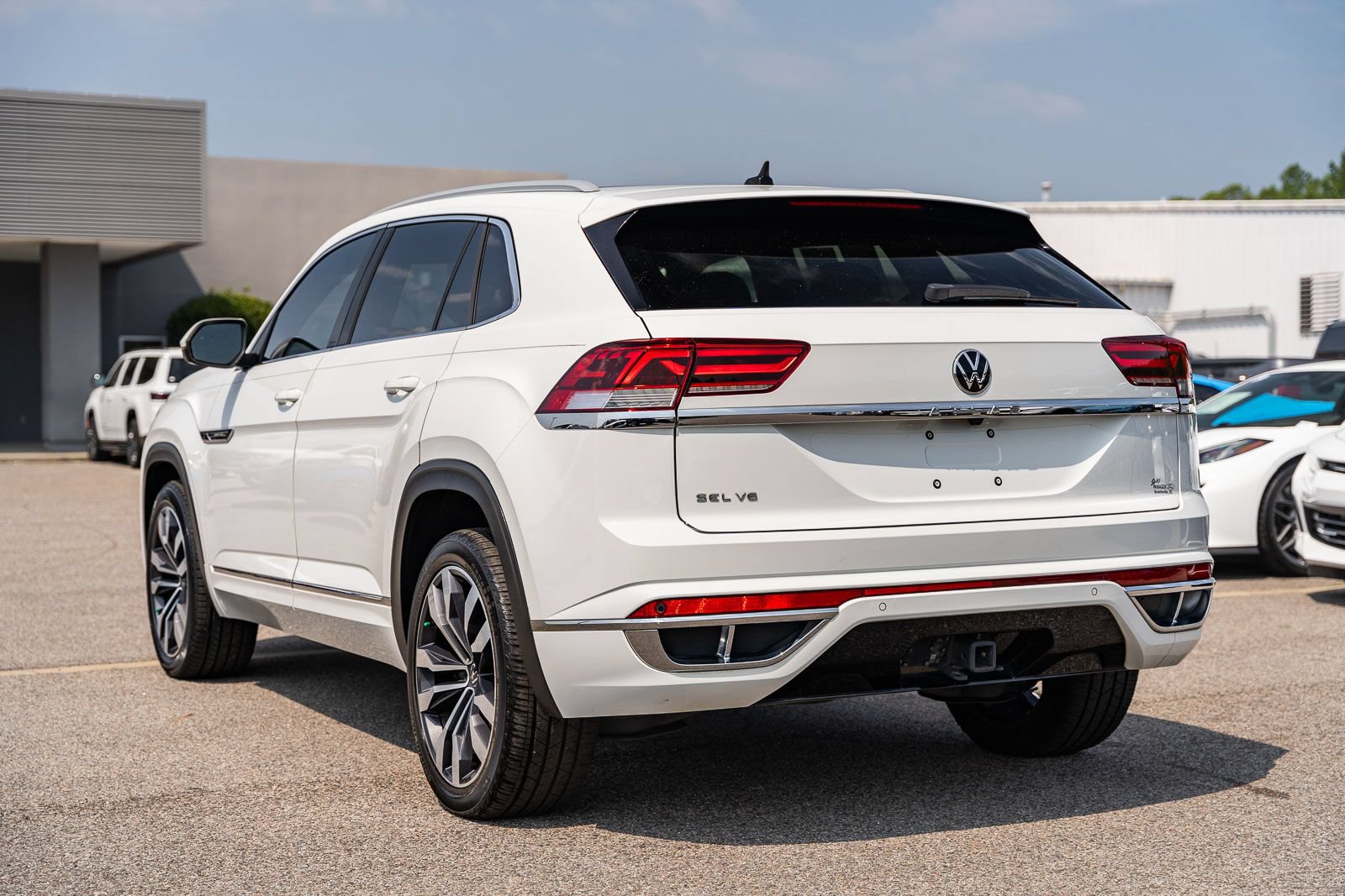 Used 2021 Volkswagen Atlas Cross Sport SEL R-Line FWD image 5