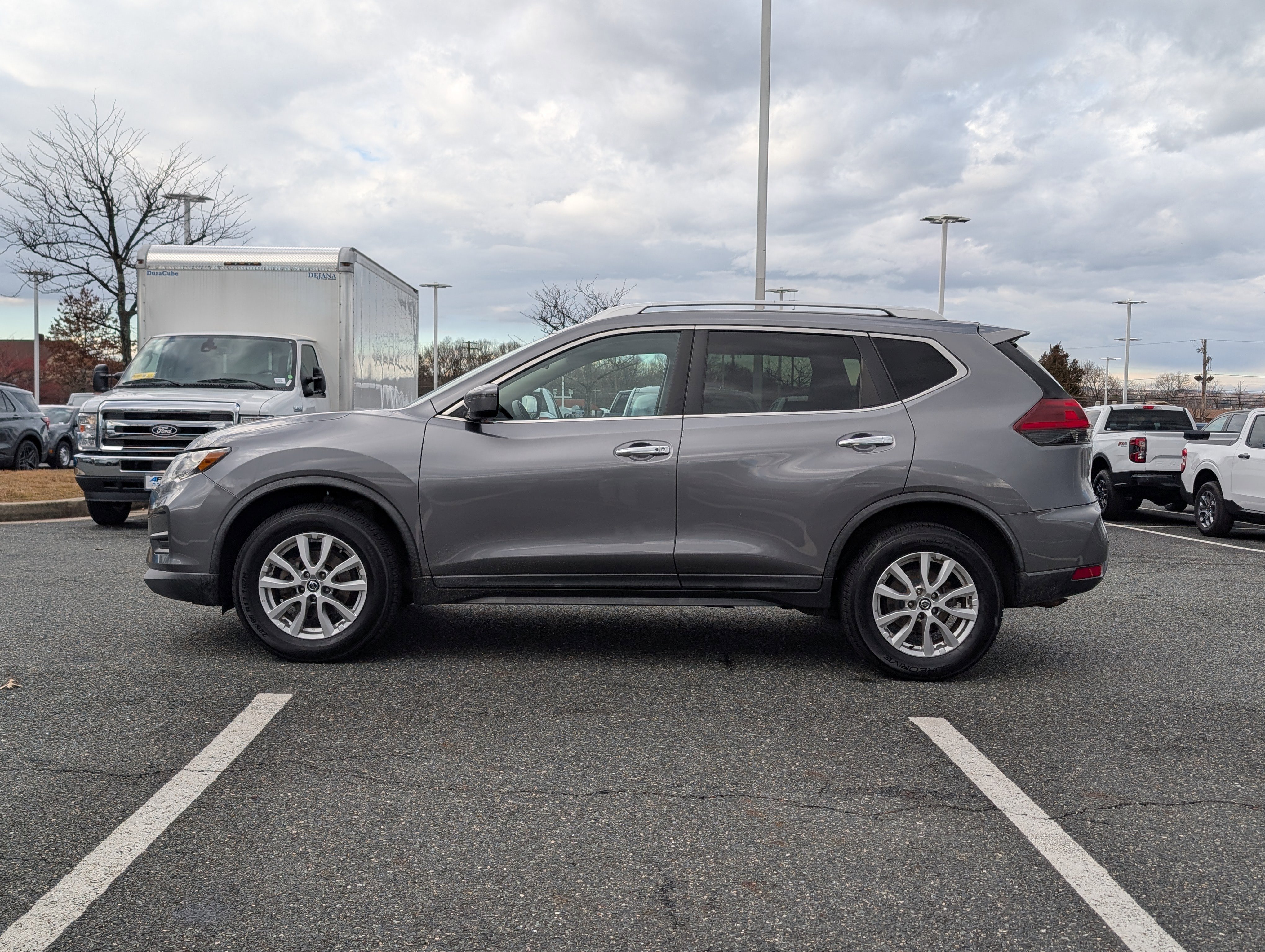 Used 2018 Nissan Rogue SV image 6