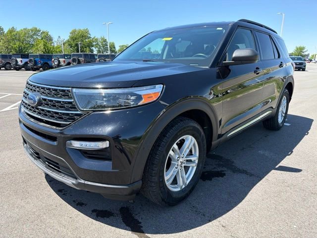 Certified 2023 Ford Explorer XLT w/ Equipment Group 202A AWD/4WD image 2