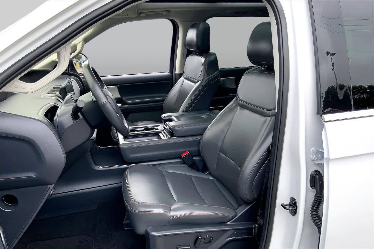 Certified 2025 Ford Expedition Active AWD/4WD image 8
