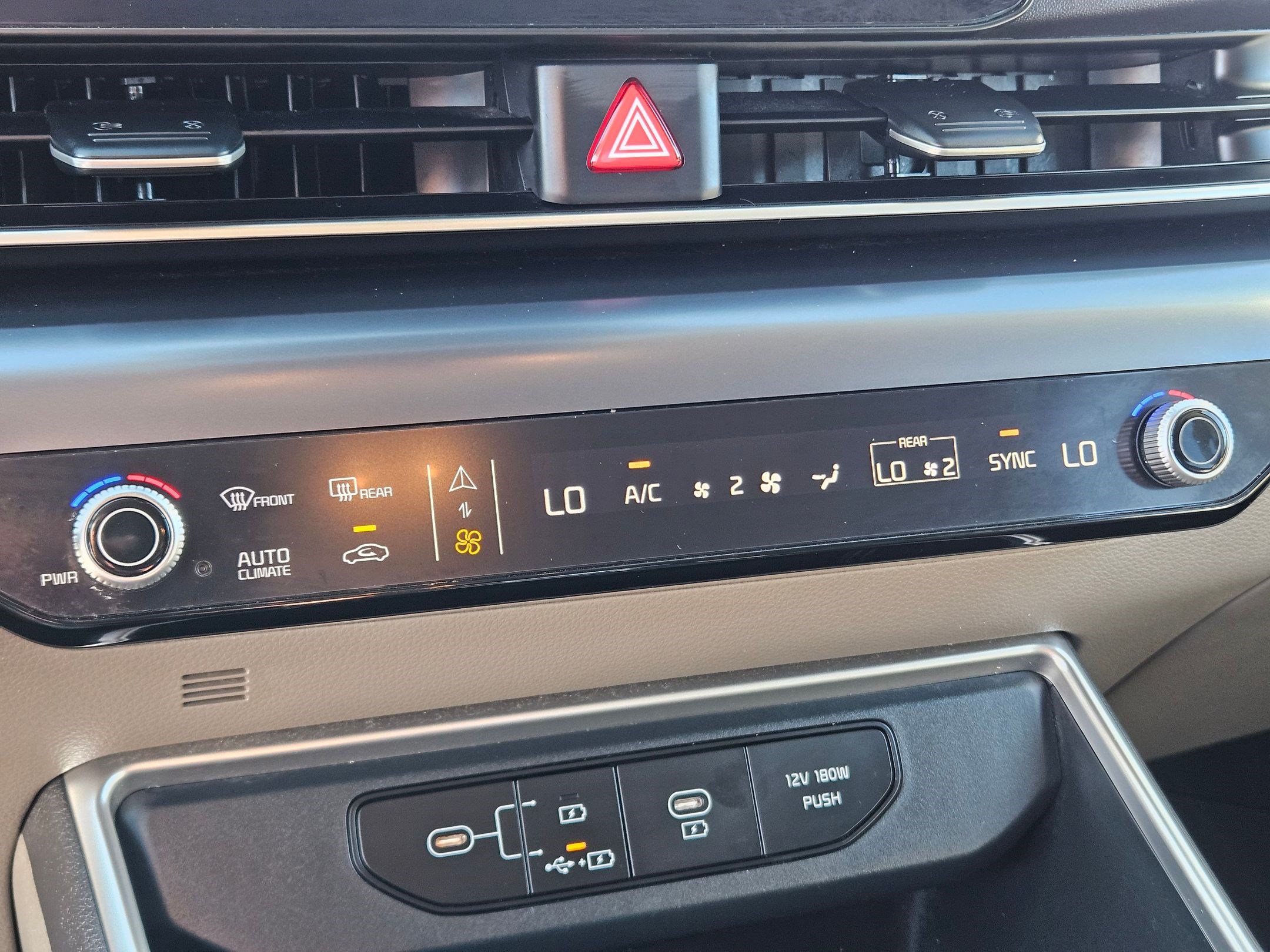 Used 2025 Kia Carnival FWD image 36