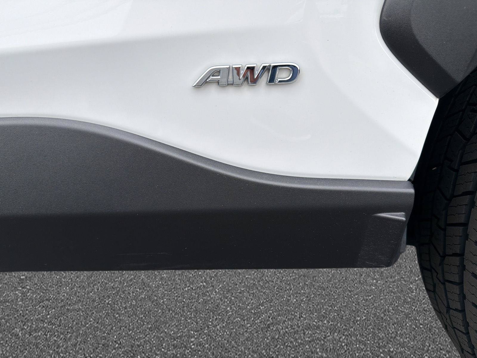 Used 2025 Toyota RAV4 LE AWD/4WD image 4