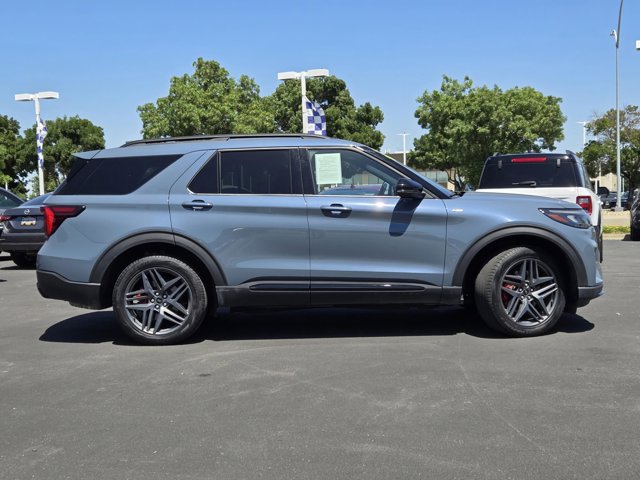 Certified 2025 Ford Explorer ST-Line w/ Premium Package AWD/4WD image 3