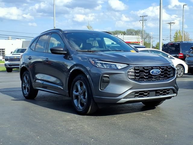 Certified 2023 Ford Escape ST-Line w/ Tech Pack #1 AWD/4WD image 3