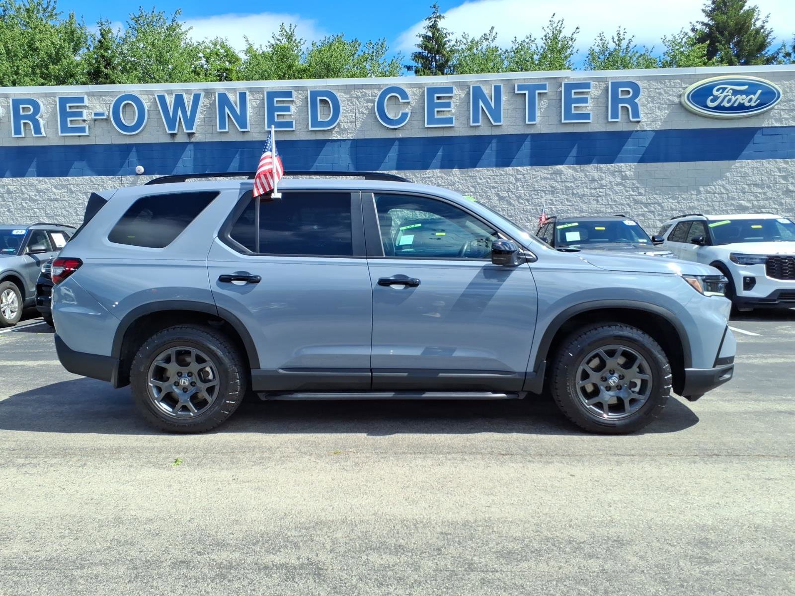 Used 2024 Honda Pilot TrailSport image 2