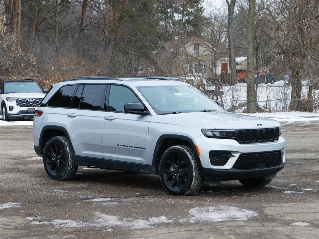 Used 2024 Jeep Grand Cherokee Altitude