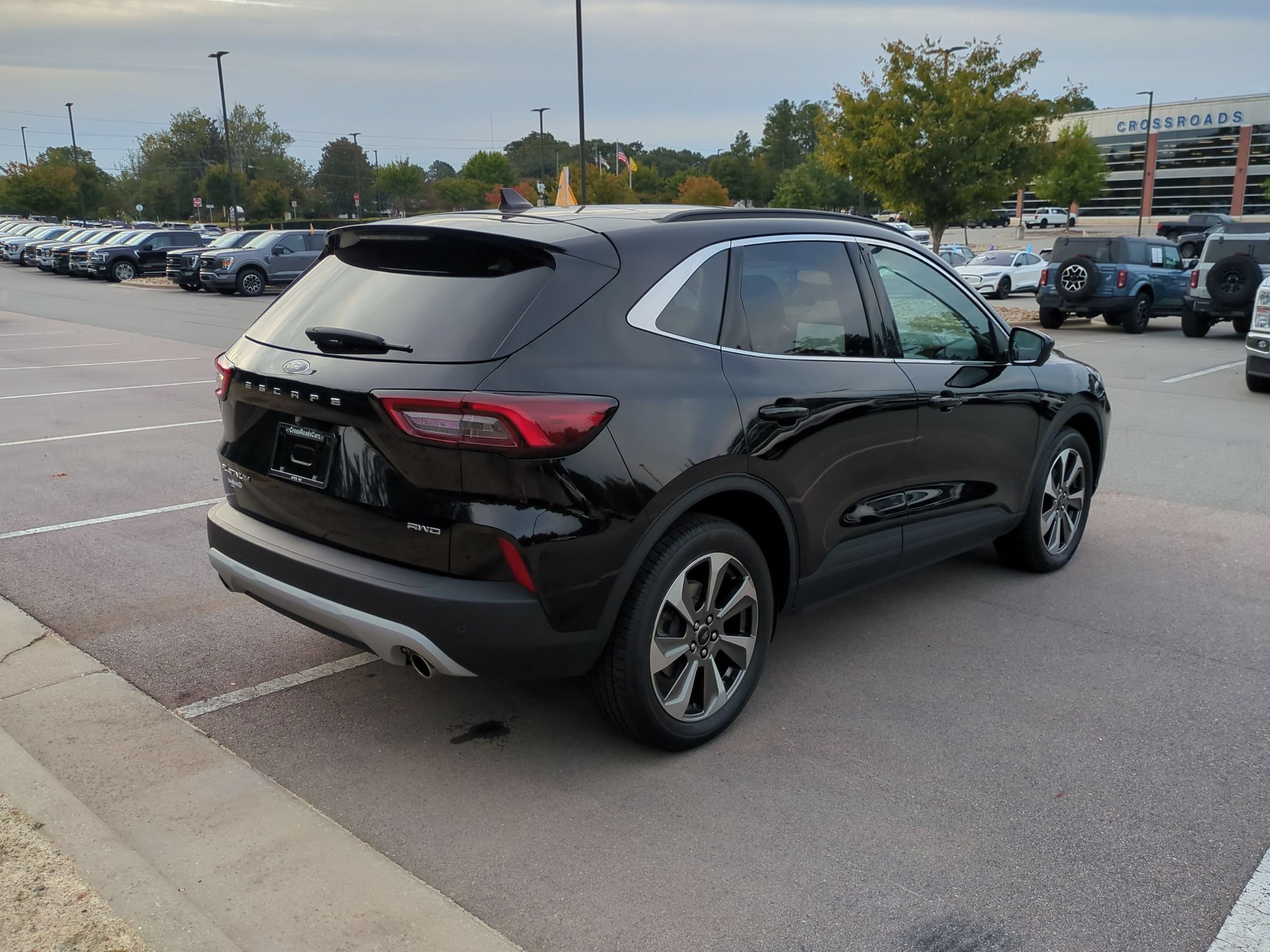 Certified 2023 Ford Escape Platinum AWD/4WD image 4