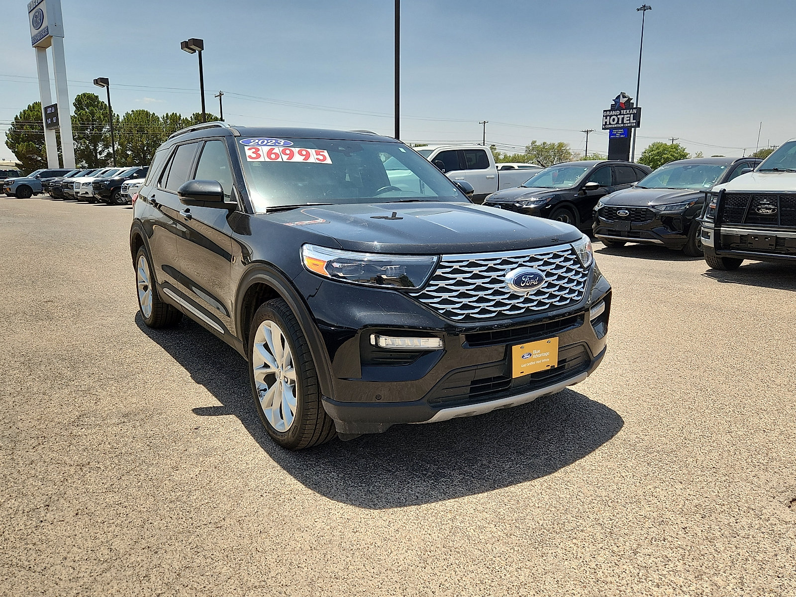 Certified 2023 Ford Explorer Platinum w/ Technology Package AWD/4WD image 1