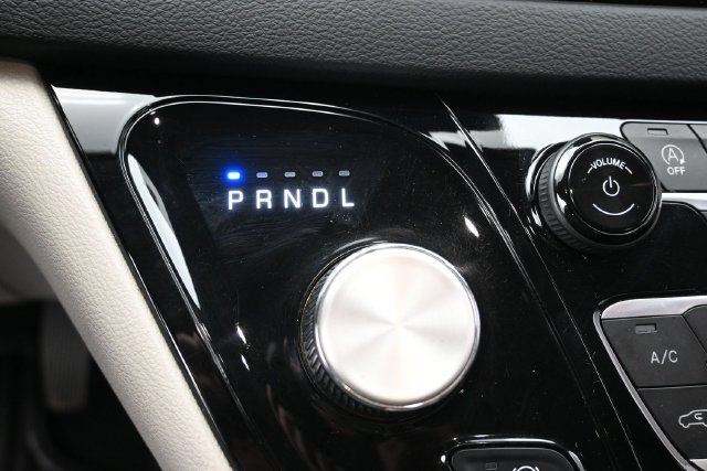 Used 2023 Chrysler Pacifica Touring-L FWD image 25