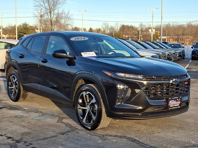 Used 2024 Chevrolet Trax RS w/ Driver Confidence Package image 2