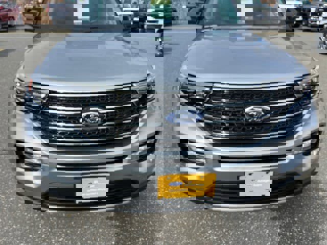 Certified 2022 Ford Explorer XLT w/ Equipment Group 202A image 9