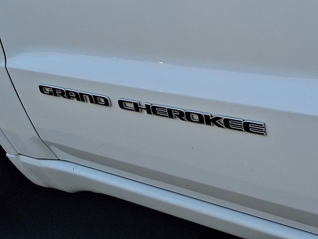 Used 2017 Jeep Grand Cherokee Overland AWD/4WD image 37
