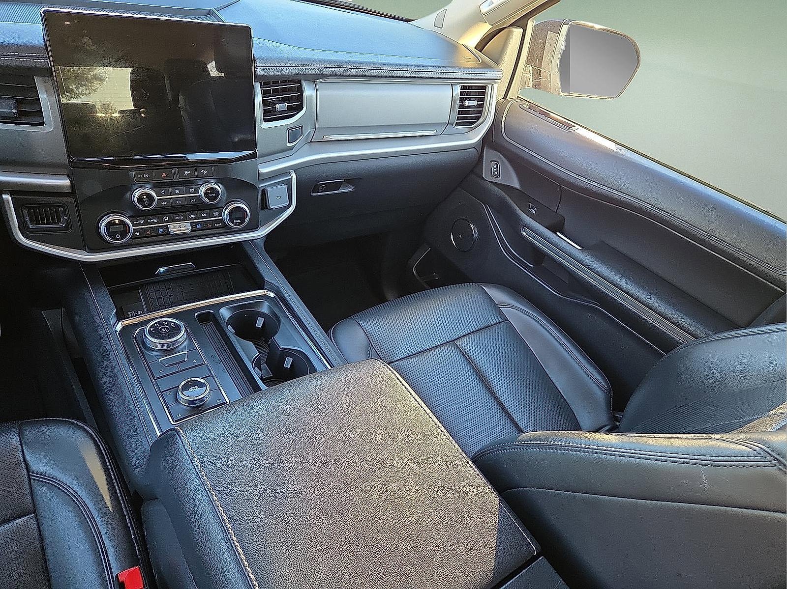 Certified 2024 Ford Expedition XLT image 13