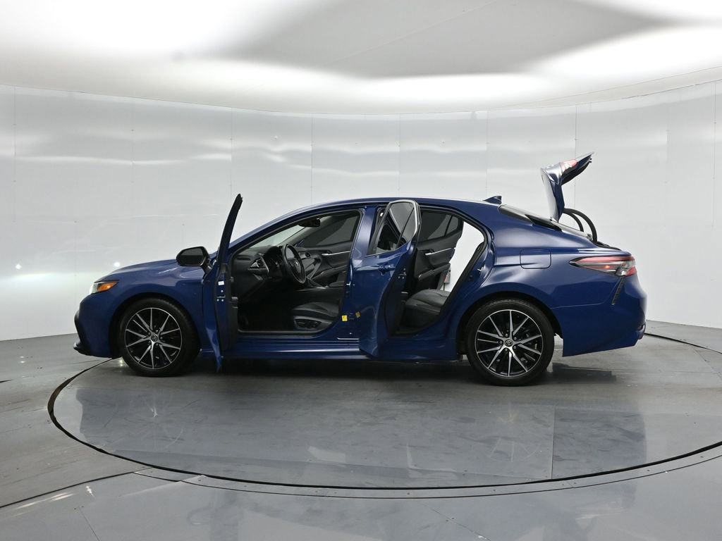 Used 2023 Toyota Camry SE w/ Cold Weather Package image 31