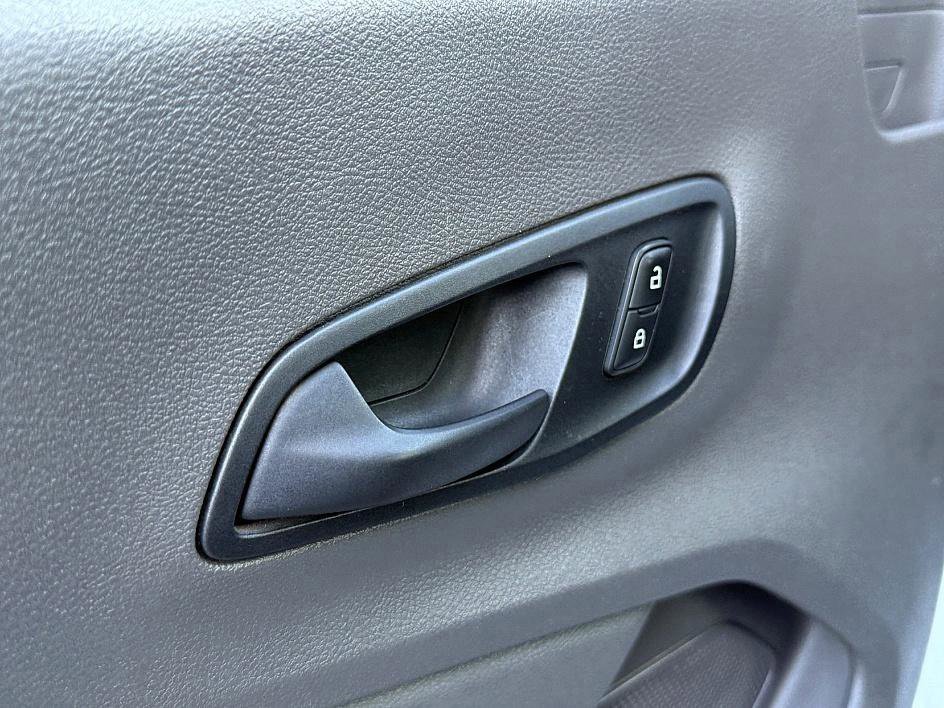 Certified 2020 Ford Transit 350 XL image 17