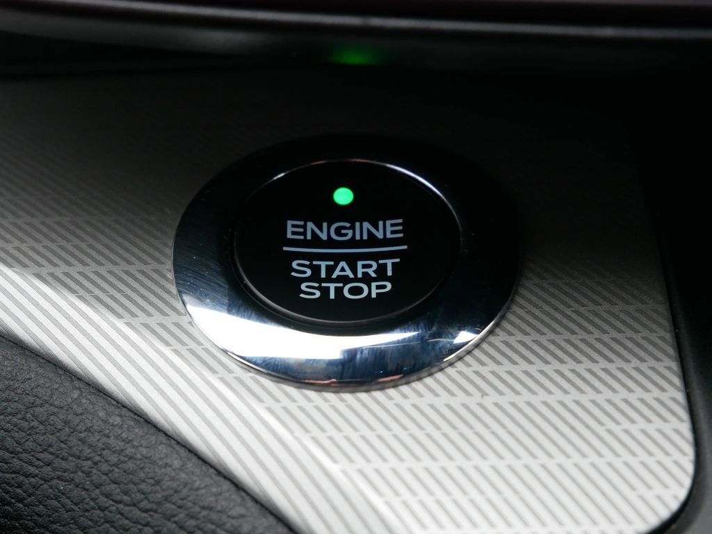 Certified 2025 Ford Escape Platinum image 9