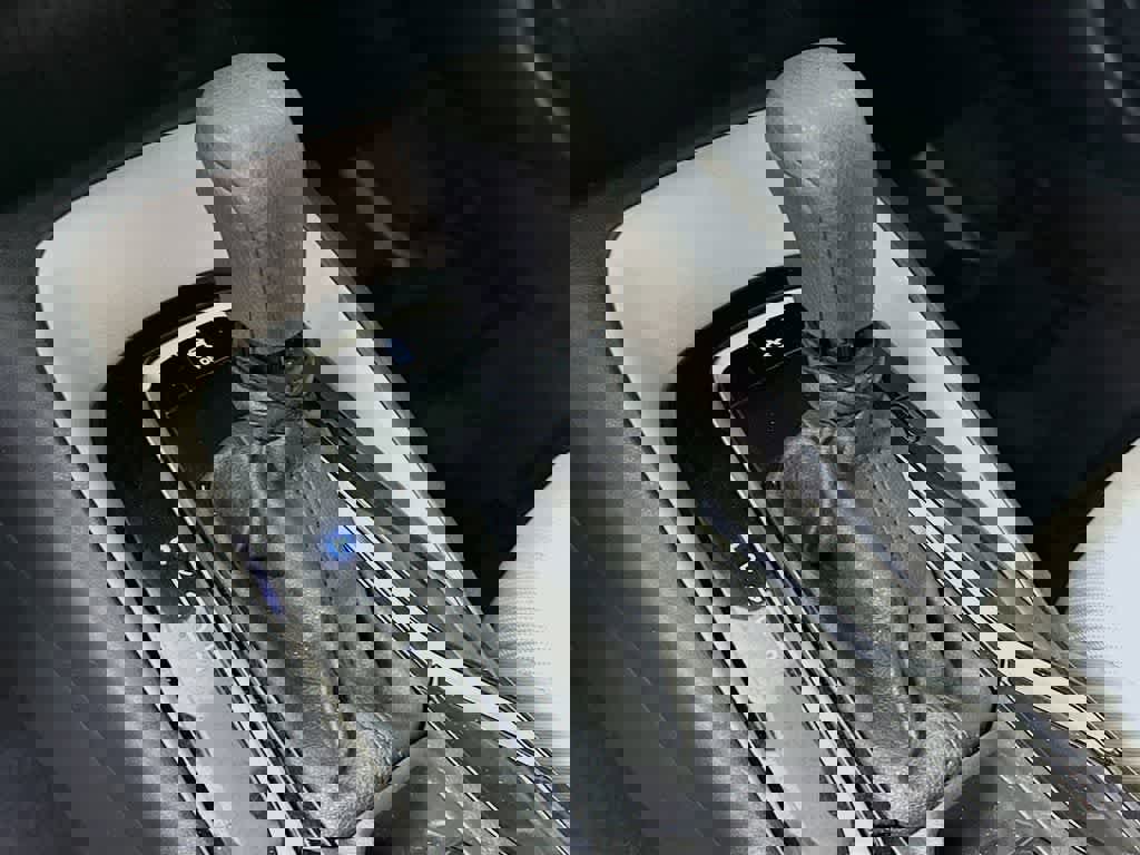 Used 2021 Toyota Corolla LE image 18