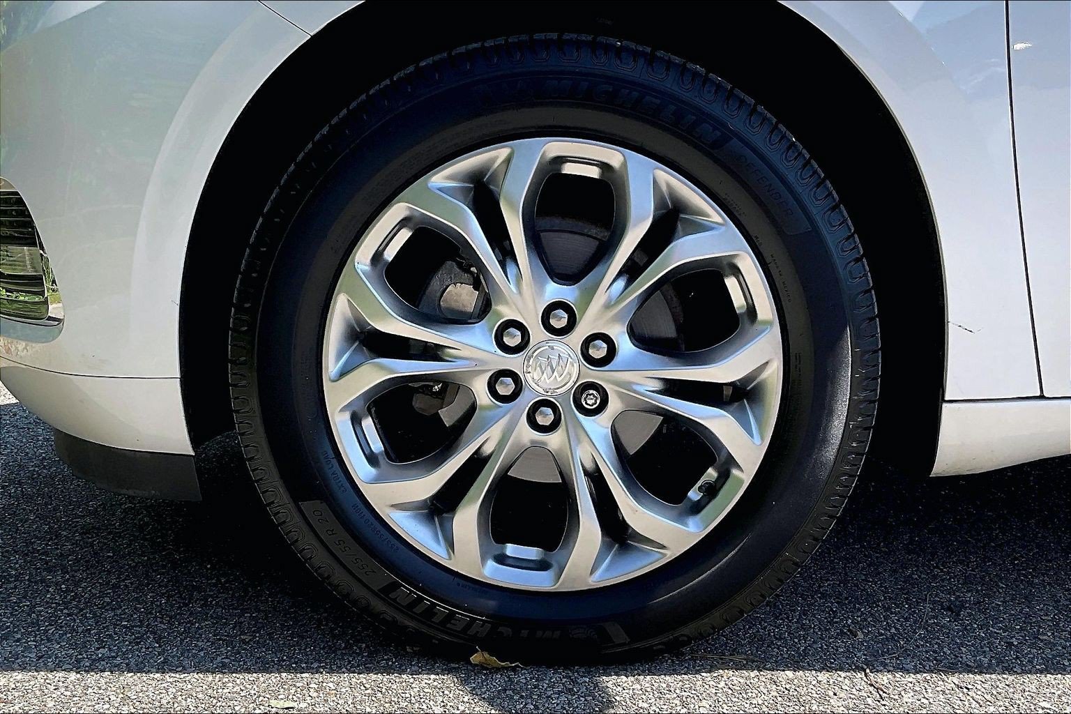 Used 2020 Buick Enclave Avenir w/ Avenir Technology Package AWD/4WD image 9