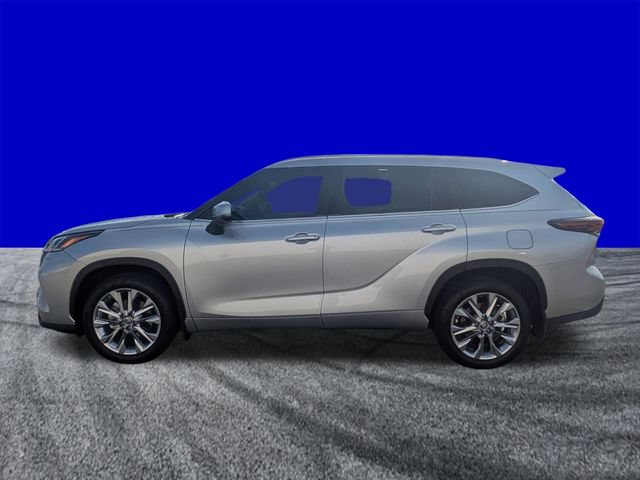 Used 2024 Toyota Highlander Limited FWD image 7