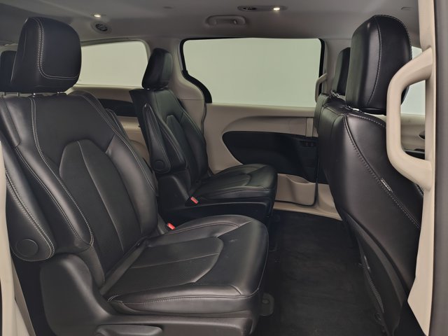 Used 2024 Chrysler Pacifica Limited FWD image 15