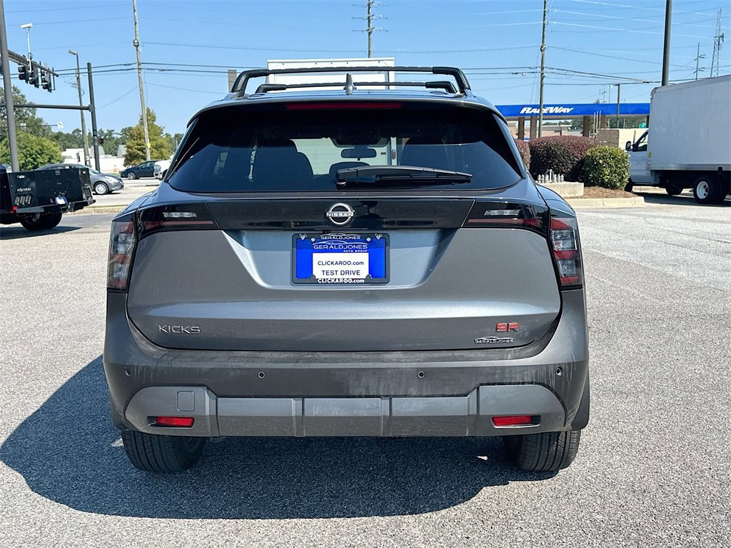 Used 2025 Nissan Kicks SR image 3