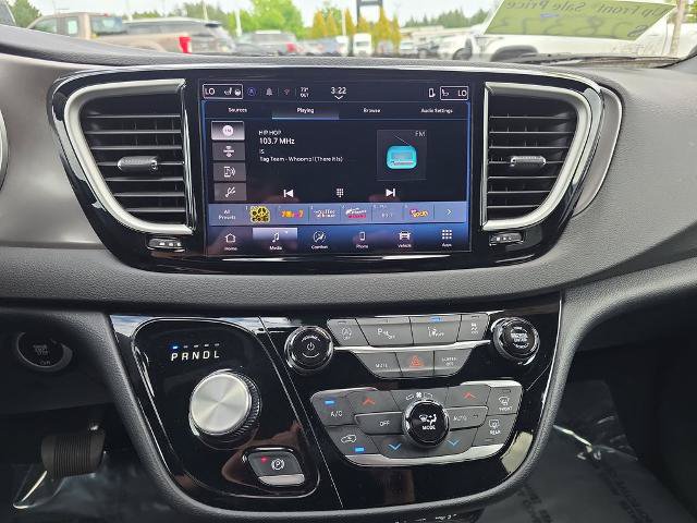 Used 2025 Chrysler Pacifica Select FWD image 27