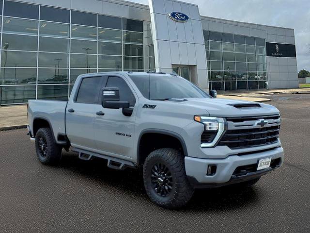 Used 2024 Chevrolet Silverado 2500 LTZ w/ LTZ Plus Package AWD/4WD image 2