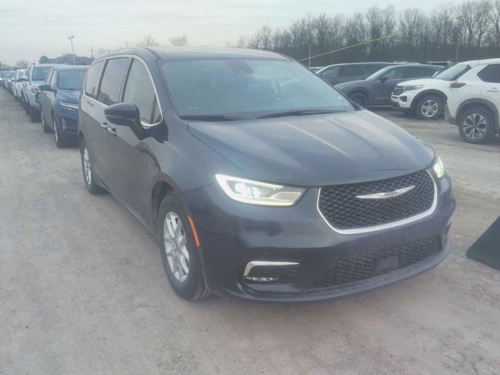 Used 2023 Chrysler Pacifica Touring-L image 1